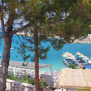 Emar Beachfront Bed & Breakfast